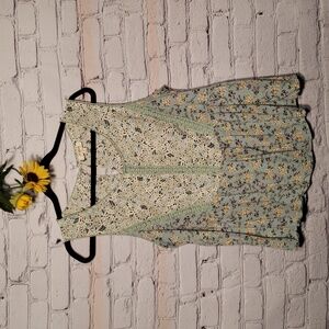Umgee flowy tank floral multicolor w/cream lace Sz M